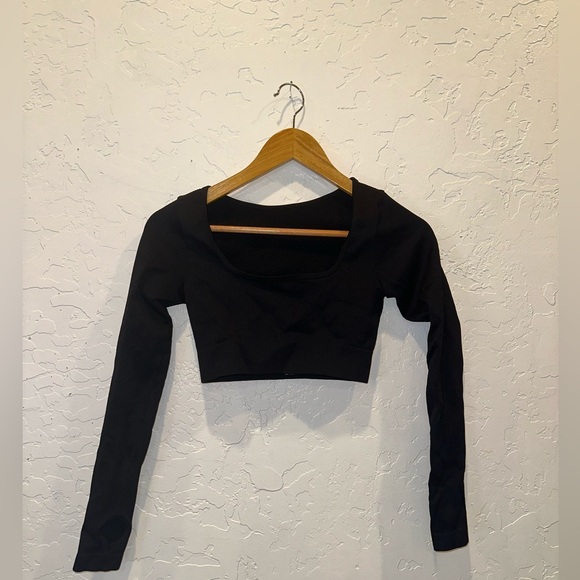 Long sleeve cropped workout top - Picture 3 of 3